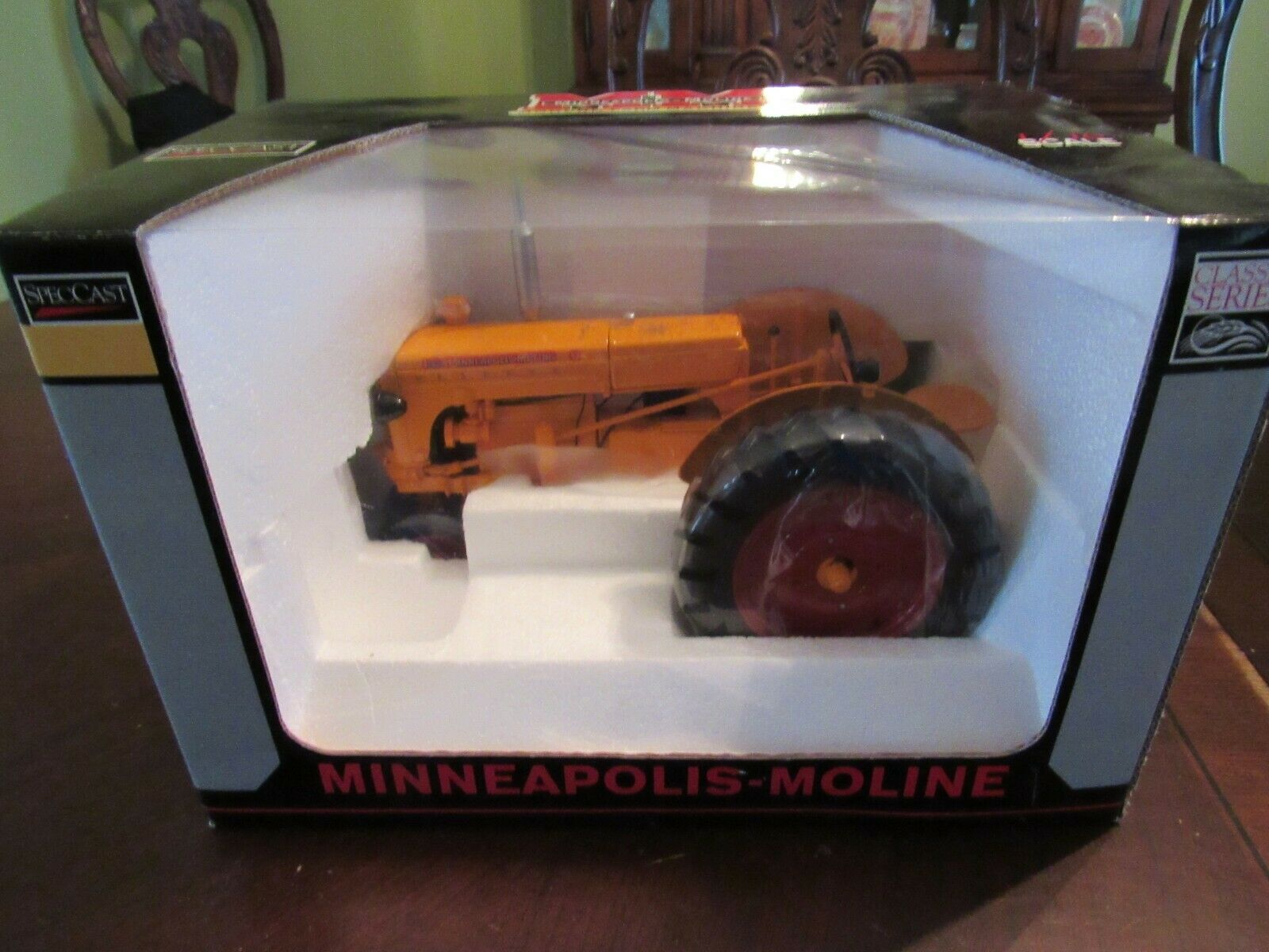 SPECCAST 1/16 SCALE MINNEAPOLIS-MOLINE U GAS TRACTOR - NIB - NEVER DISPLAYED